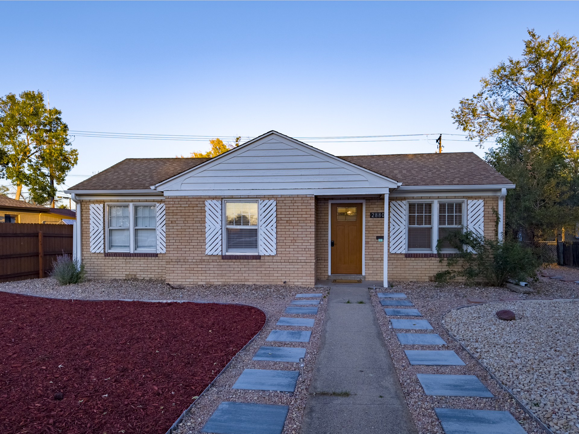 2880 Oneida Street — 16